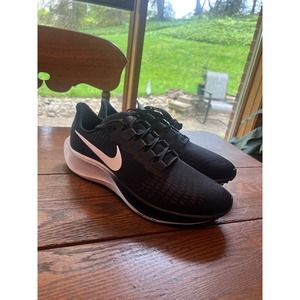 Women’s Nike Air Zoom Pegasus 37, Size 11, Black/White